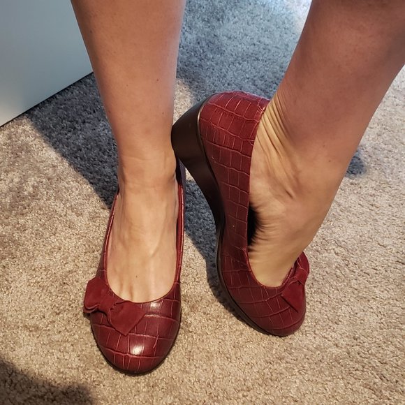 US W 8 Vionic Lena Maroon Croc Embossed Wedge "Orhto"heels - Picture 2 of 8